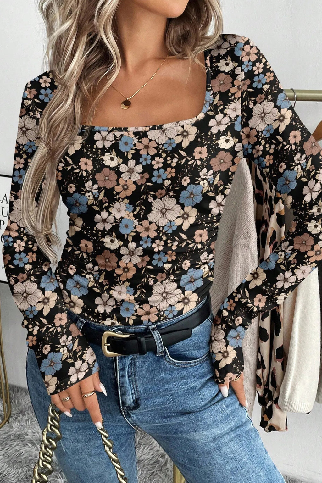 Black floral print slim long sleeve T-shirt with square neckline and trendy design