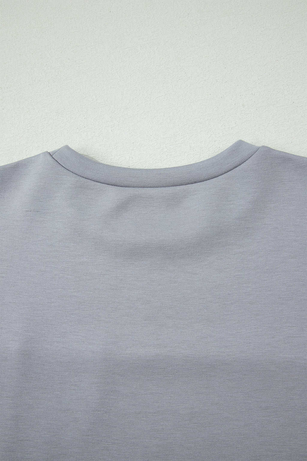 Gray raw seam camouflage patchwork casual tee with color block design and medium elasticity