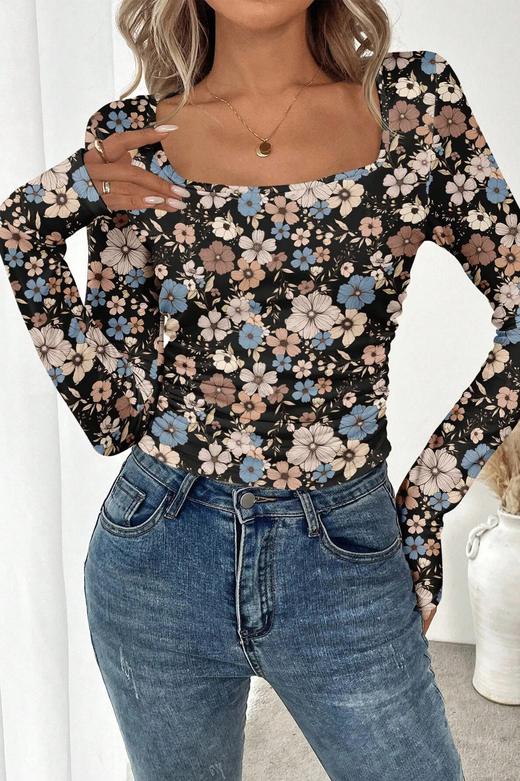 Black floral print slim long sleeve T-shirt with square neckline and high elasticity.