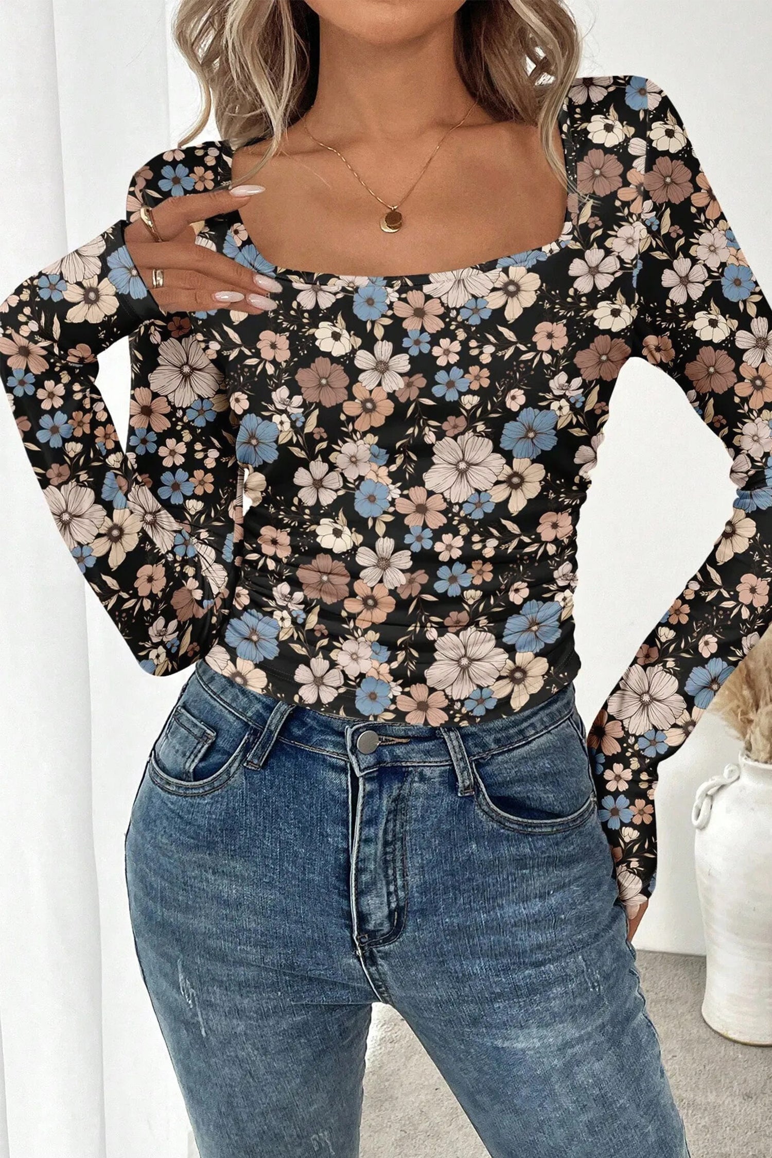 Black floral print slim long sleeve T-shirt with square neckline and high elasticity.