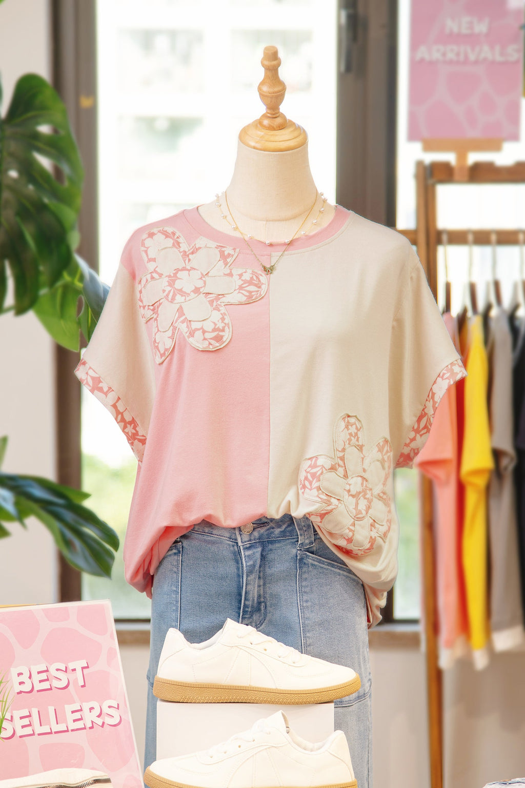 Apricot color block loose T-shirt with flower patch details and high elasticity