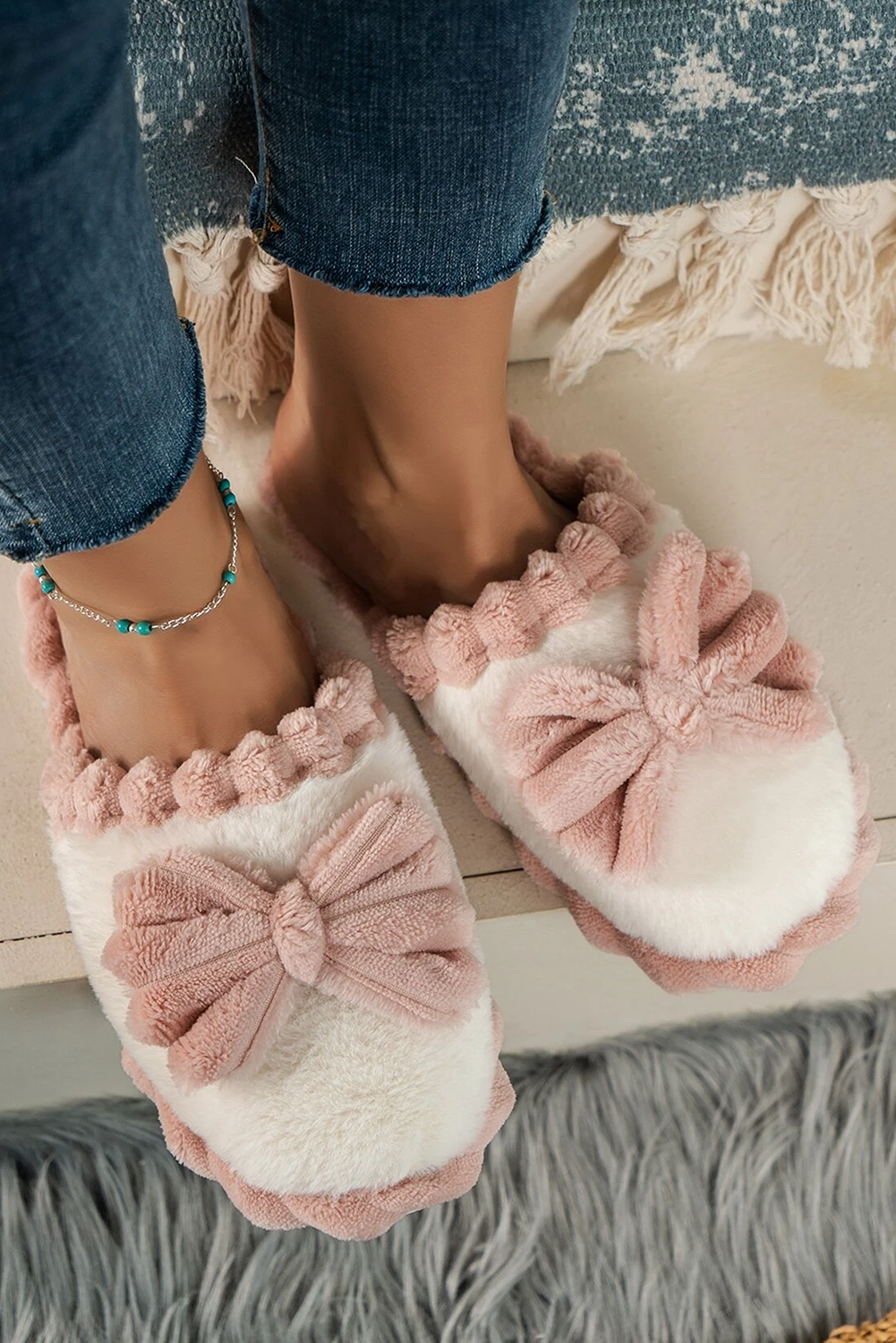 Fushia bow decor ribbed plush slippers with color block design