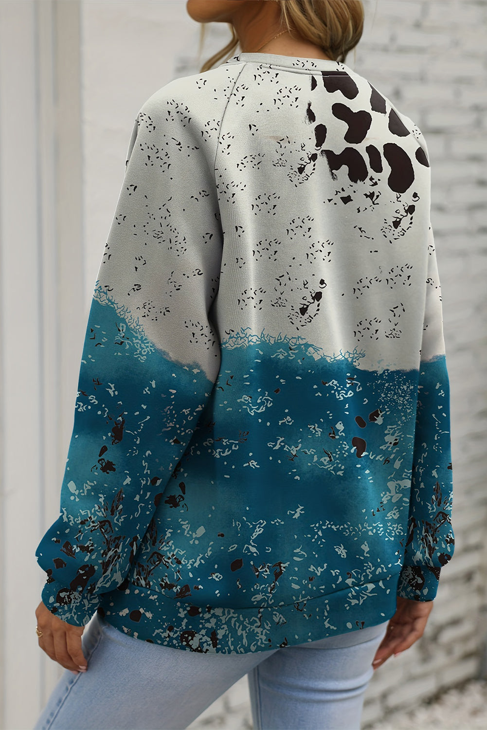 Blue tie dye cow print color block pullover sweatshirt with raglan sleeves and medium elasticity