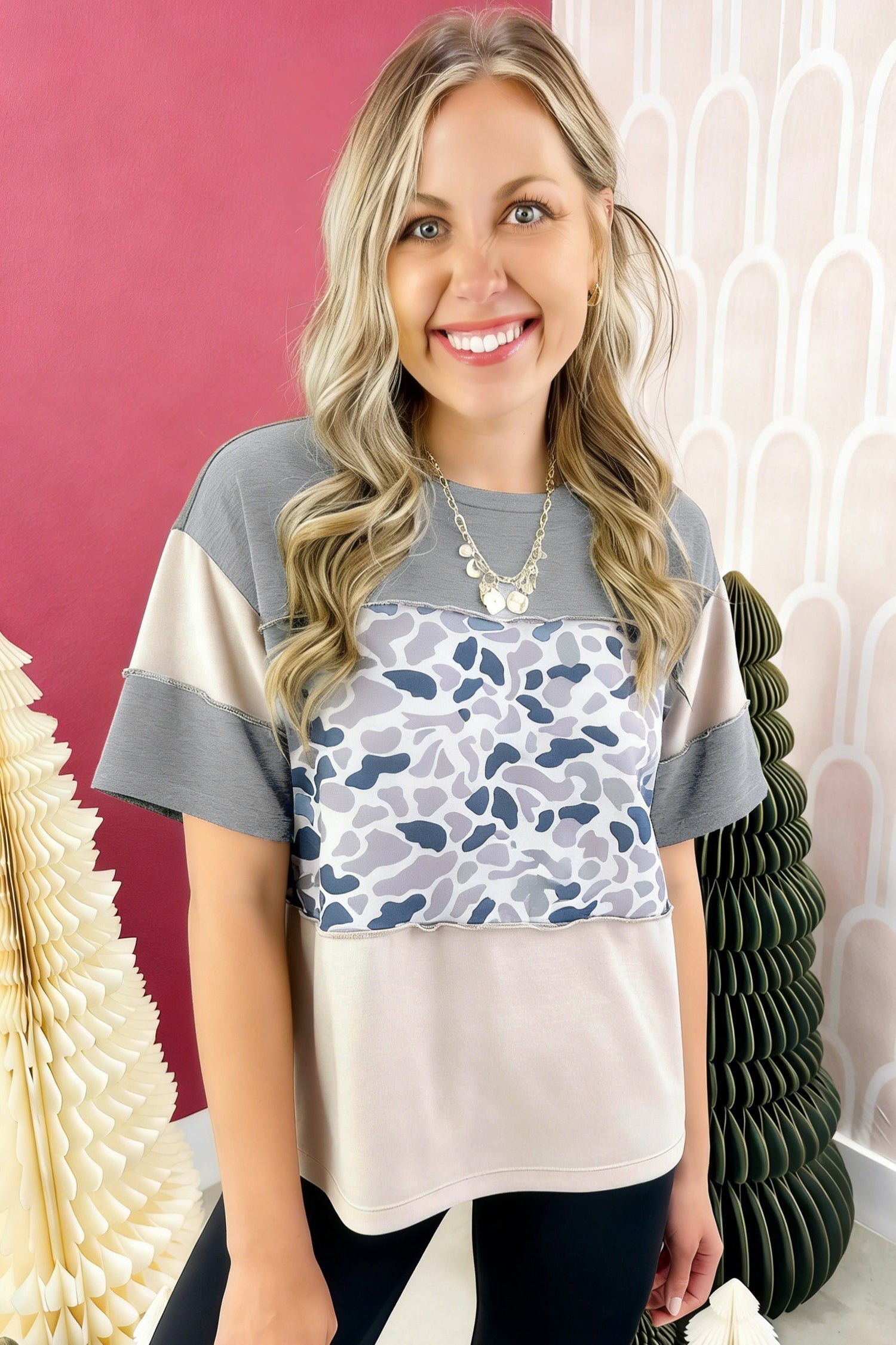 Gray raw seam camouflage color block patchwork casual tee with medium elasticity
